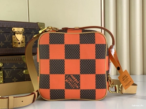 Chess VUITTON Messenger-24*24*8CM LOUIS 0418
